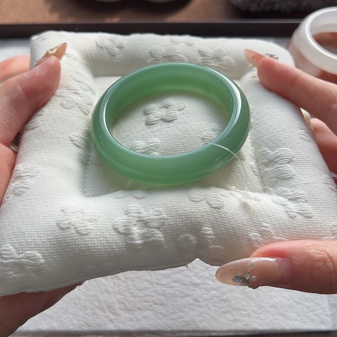 石英岩玉未镶嵌手镯