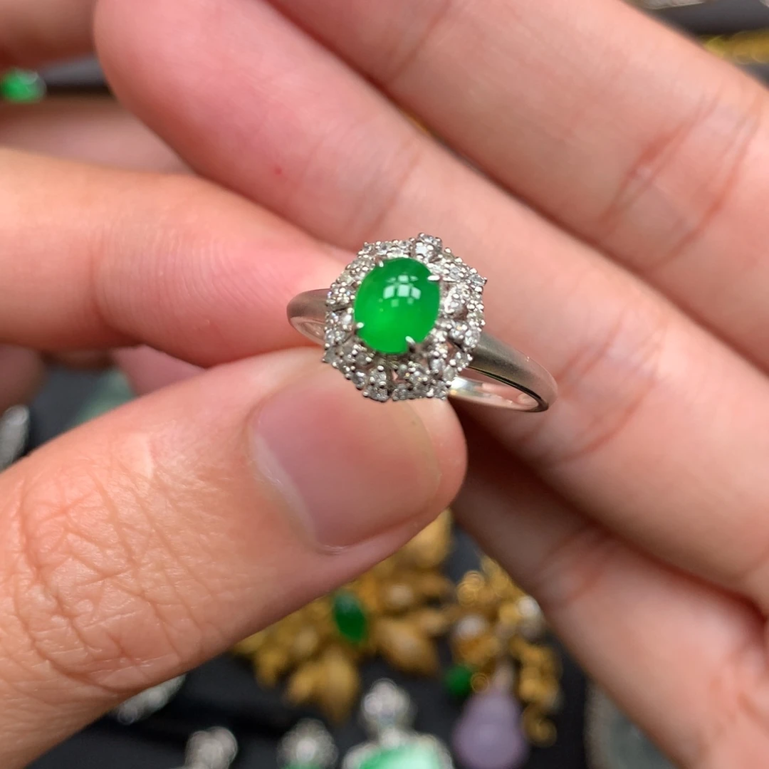 翡翠18K金镶嵌戒指