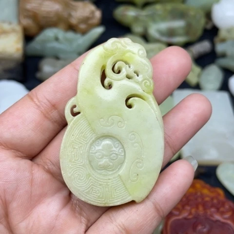 蛇纹石玉未镶嵌颈饰70