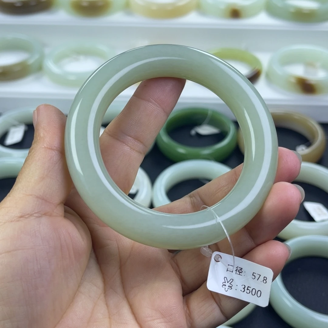 和田玉未镶嵌手镯