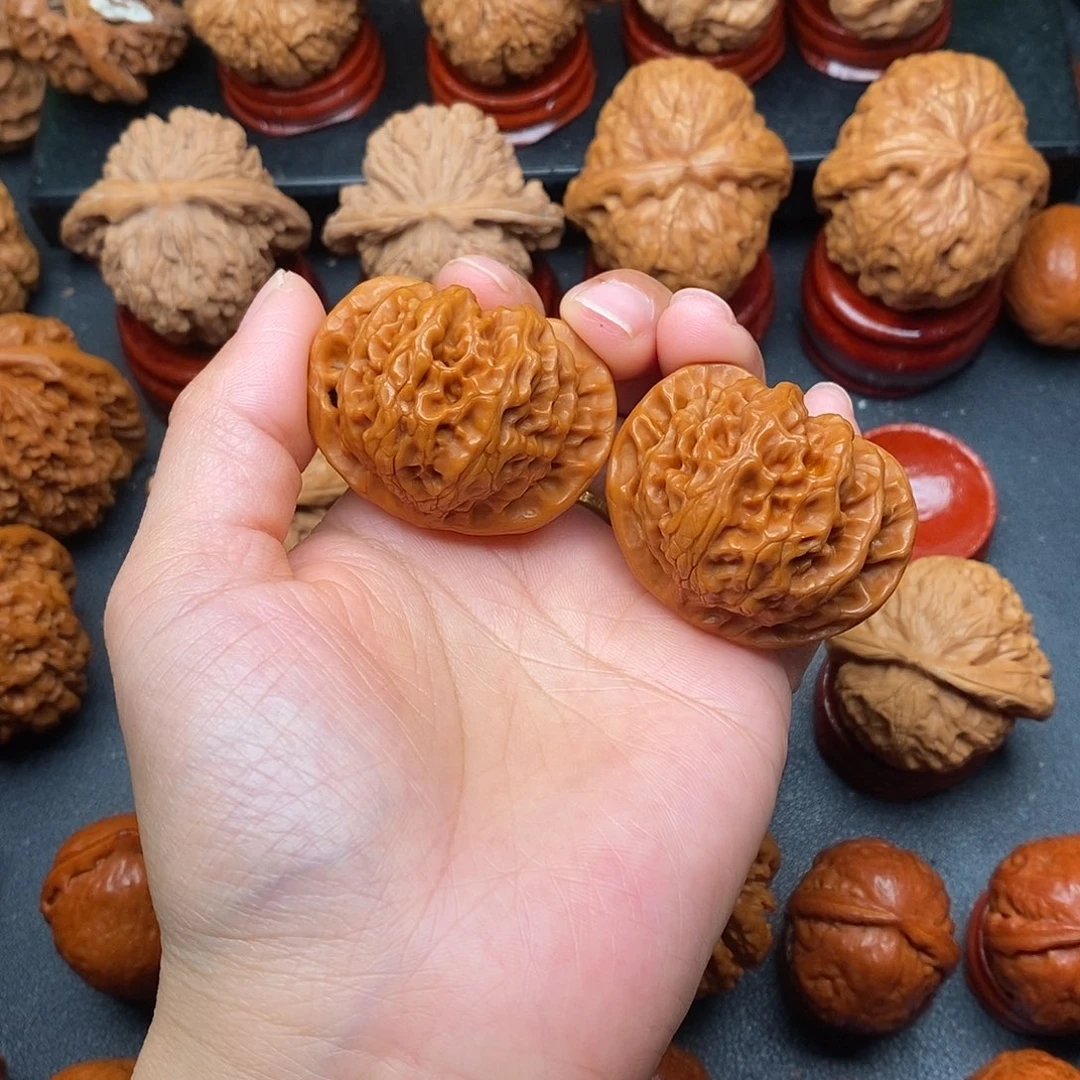 德***芙文玩核桃把件宫灯