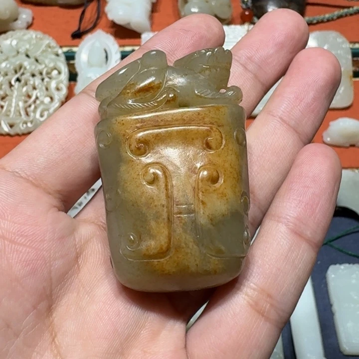 和田玉颈饰未镶嵌小**?