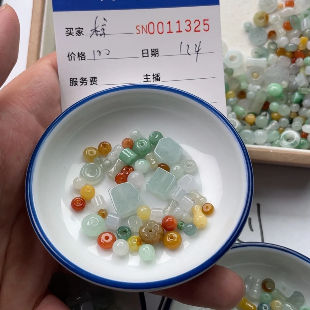 颈饰未镶嵌翡翠檀*君