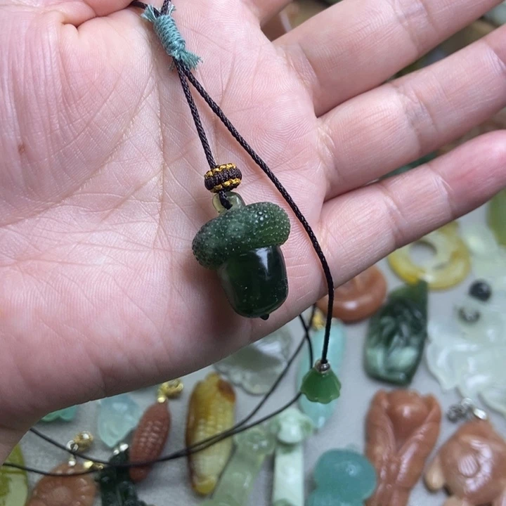 蛇纹石玉挂件未镶嵌