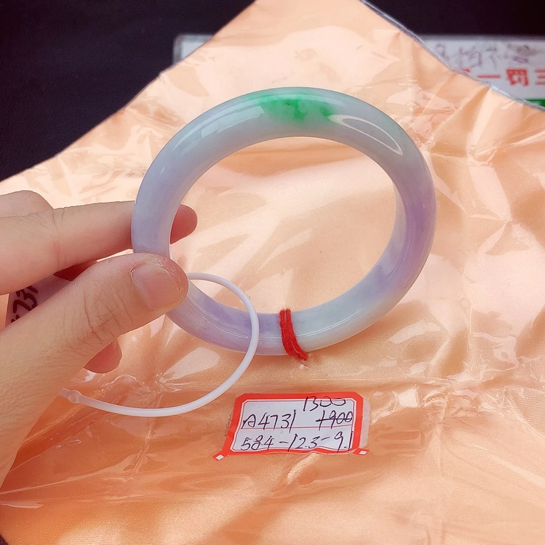 翡翠手镯未镶嵌翡翠