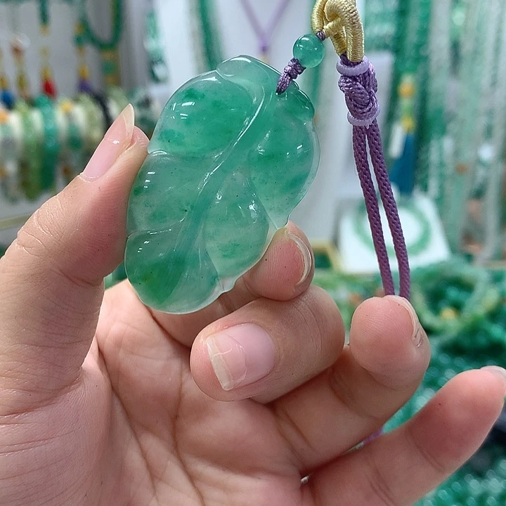 石英质玉未镶嵌颈饰