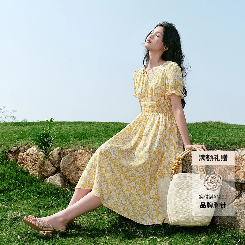 【南法夏日】浪漫明媚柠檬黄|松弛感度假穿搭|微胖宝藏款必入连衣裙