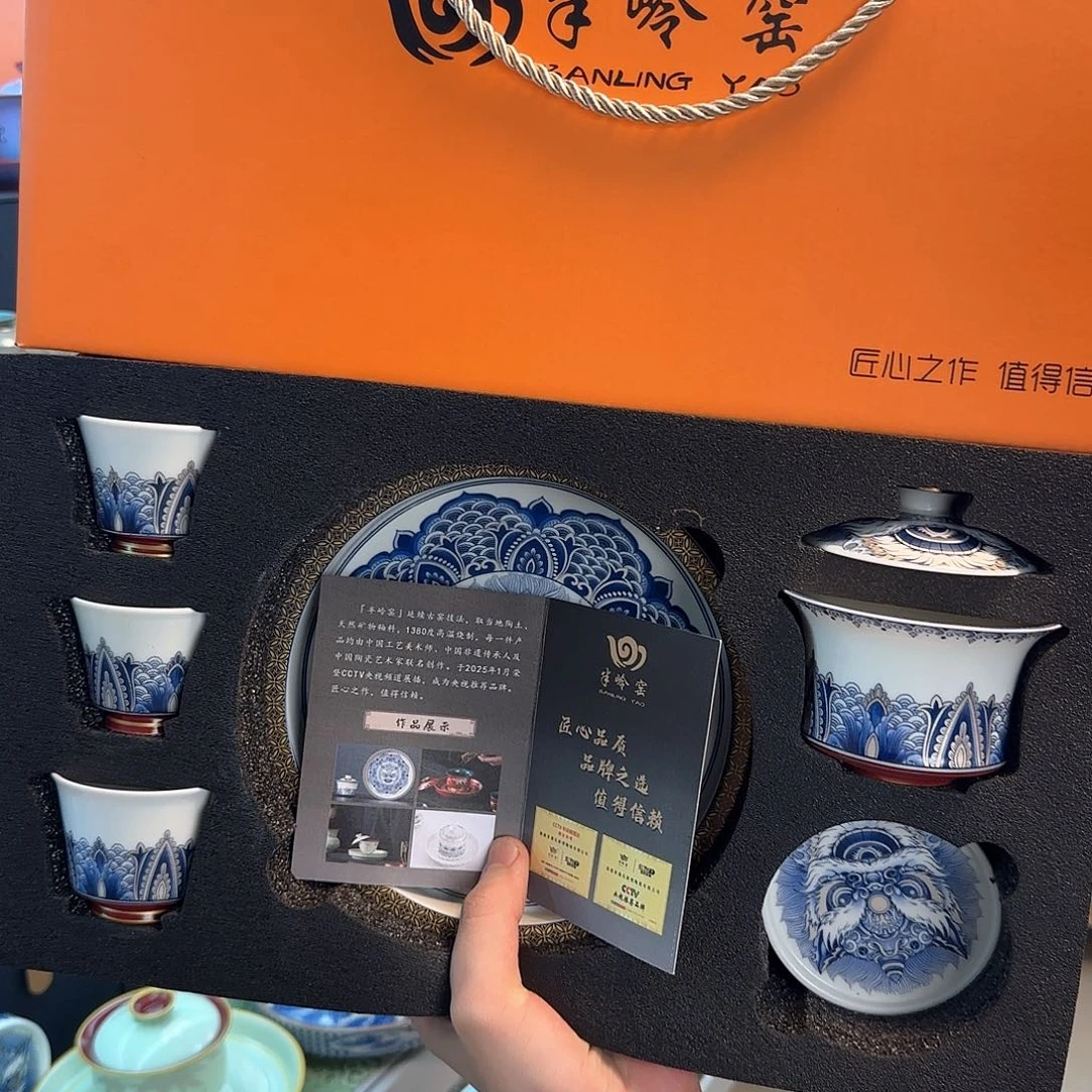 他在这里我在这看书呀