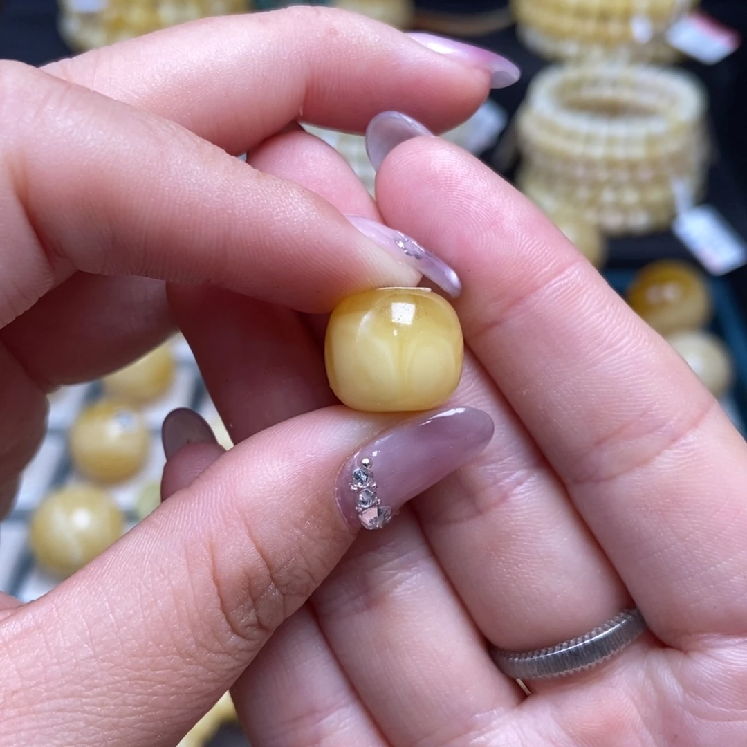 蜜蜡未镶嵌珠宝奇石13.4*11.6mm