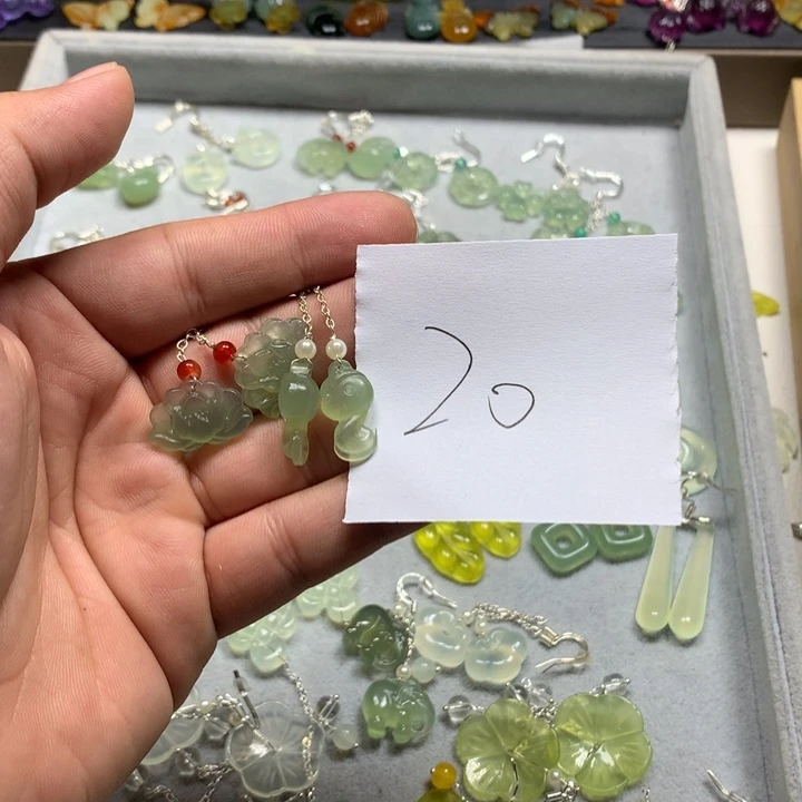 蛇纹石玉合金耳钉一***界