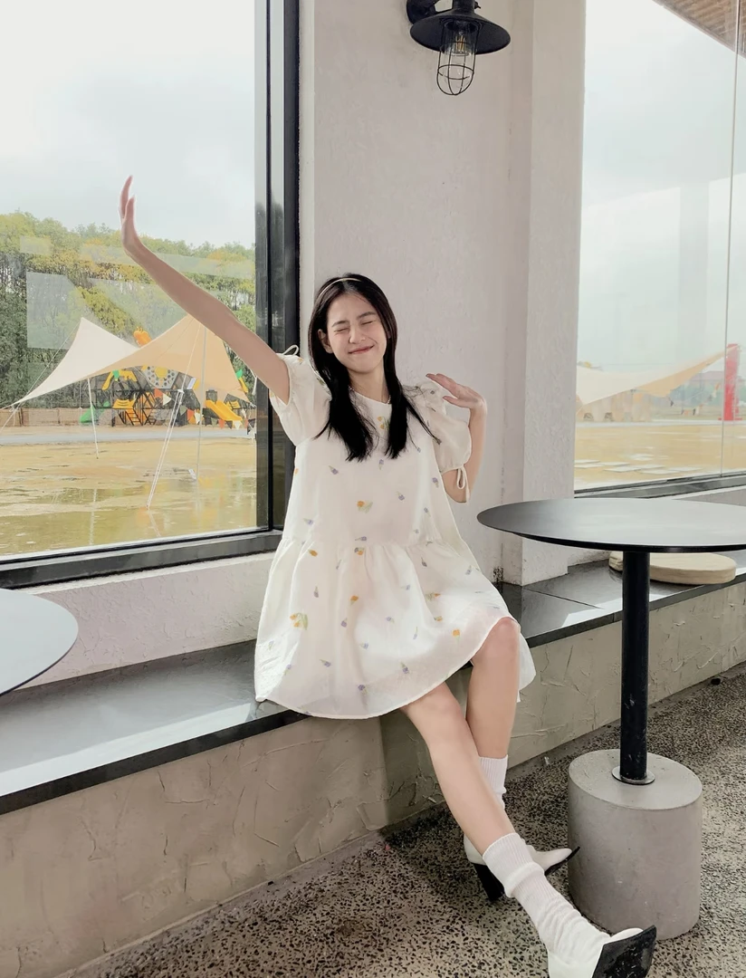 899【1334】泡泡袖提花连衣裙