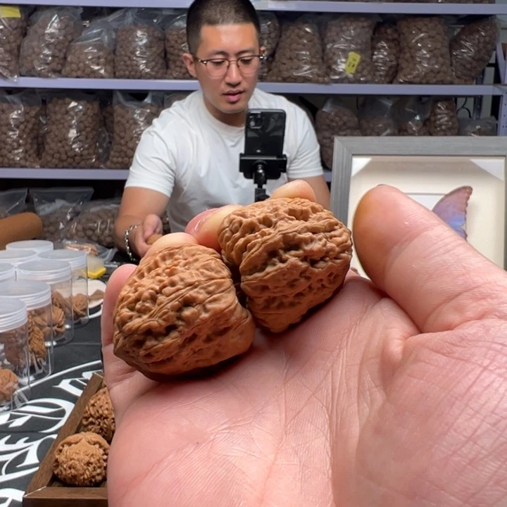 文玩核桃吊坠平谷凹底