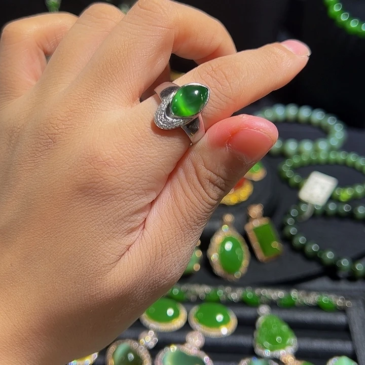 和田玉银S925镶嵌戒指碧玉绿猫戒指源头市场代购