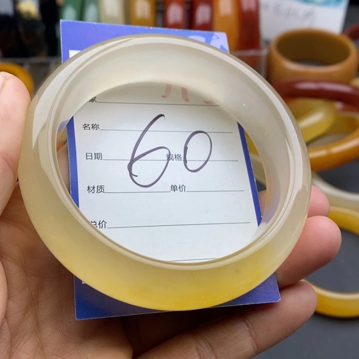 未镶嵌手镯石英质玉