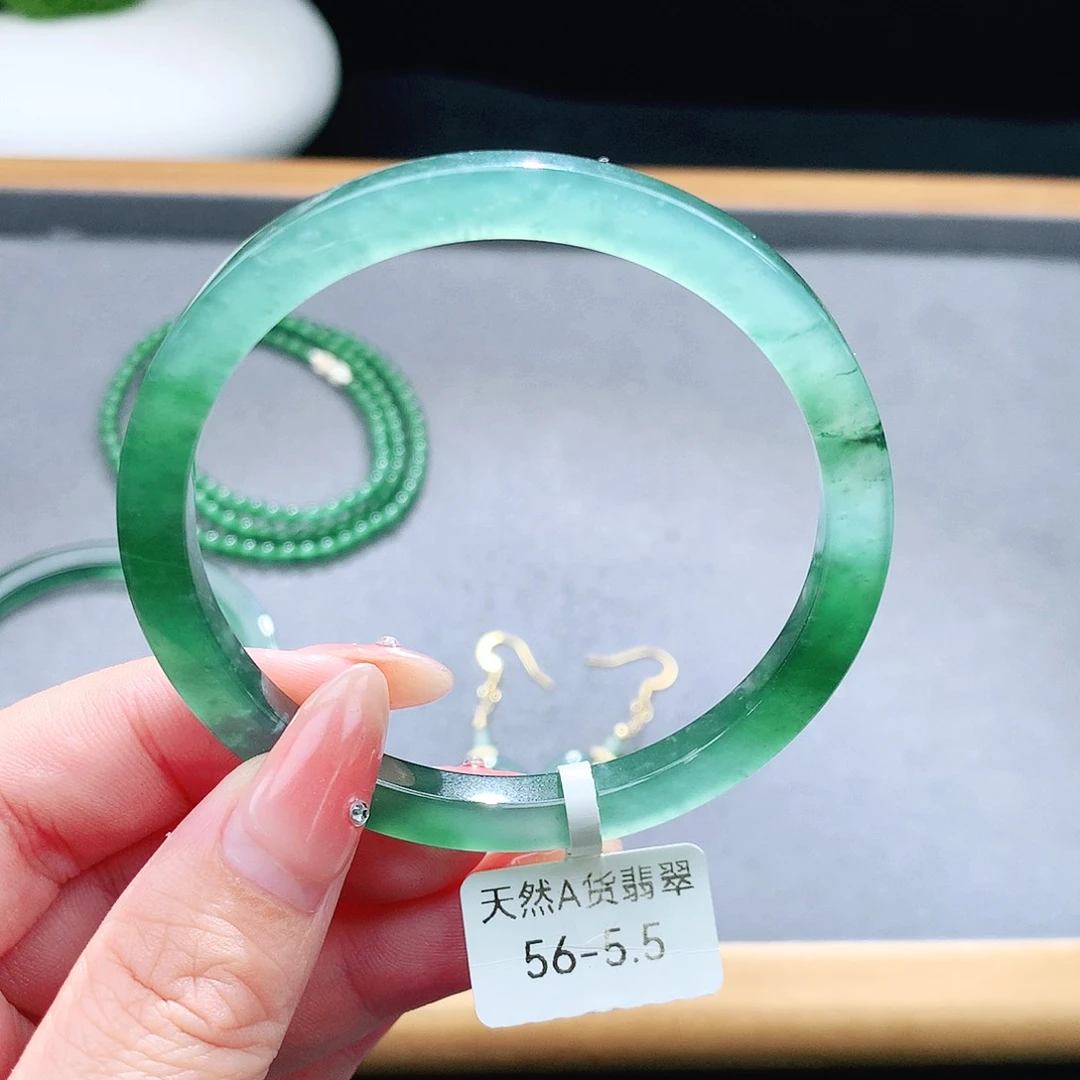 未镶嵌手镯（圆镯）翡翠