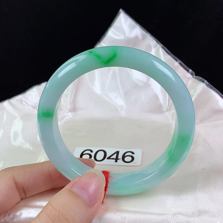 未镶嵌手镯翡翠56圈