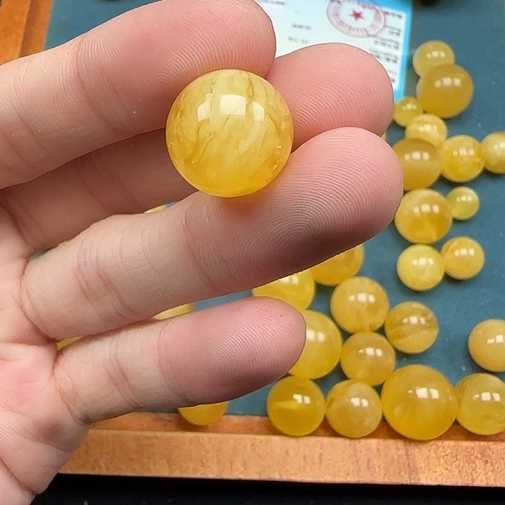 未镶嵌琥珀裸石天然a26