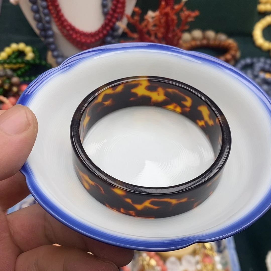 瓷片1****人今天又被你发现在这个地方