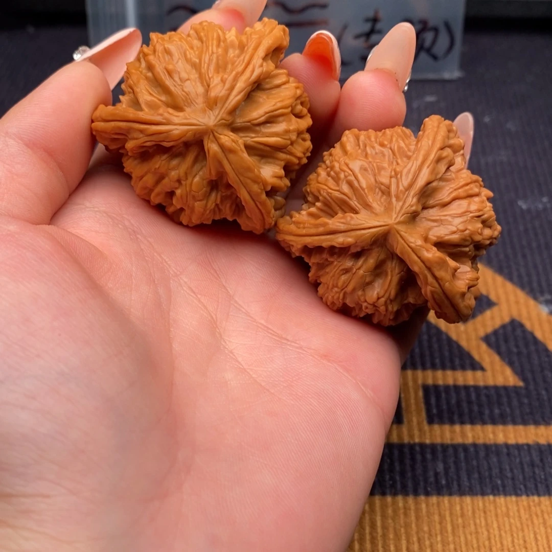 智***C文玩核桃吊坠白狮子