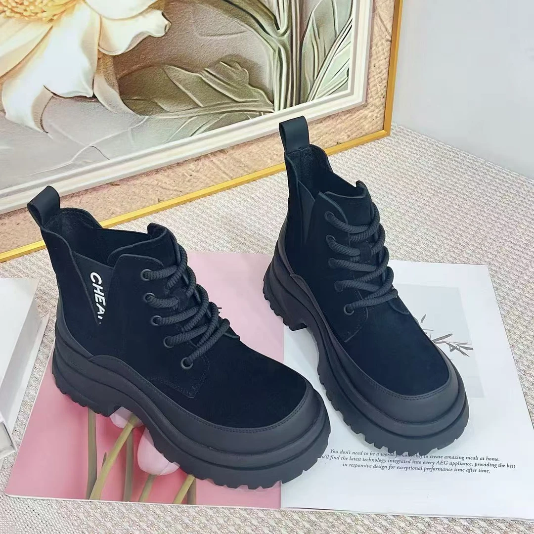 6-6050  新款时尚厚底圆头秋冬时装马丁靴（四季款）