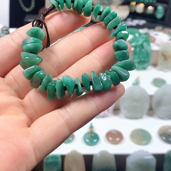 未镶嵌独山玉颈饰