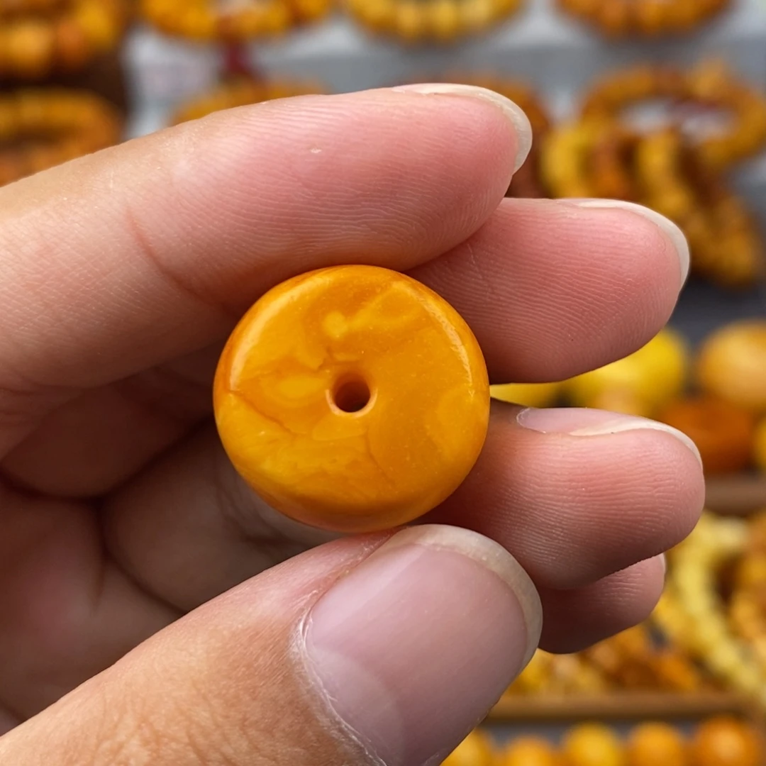 带***奔琥珀未镶嵌珠宝奇石