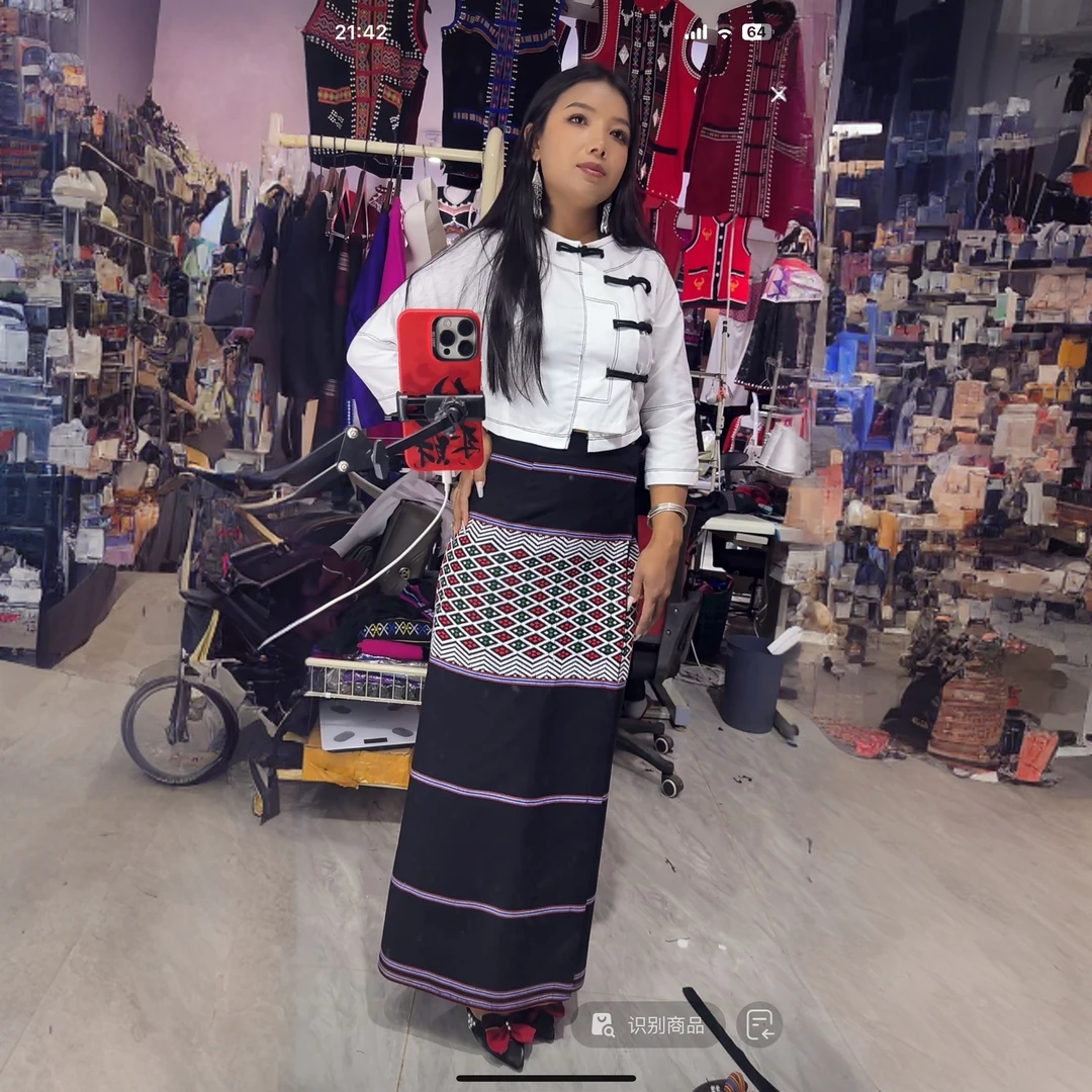 叶暖民族服装两件套