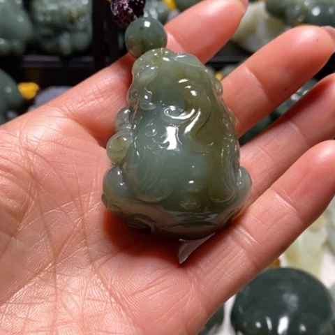 颈饰未镶嵌和田玉（糖玉）