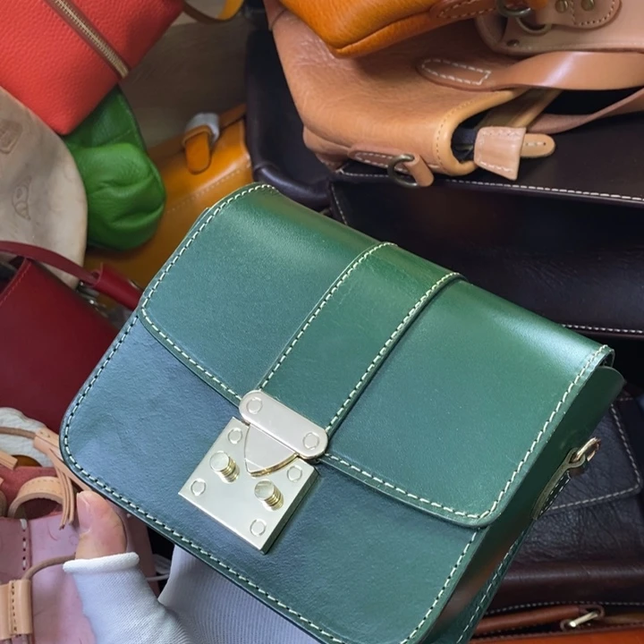 头层牛皮瑕疵迷你包不能放手机