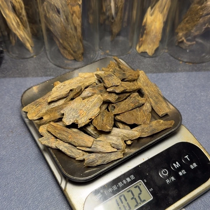木L****u海南白露老块料100克