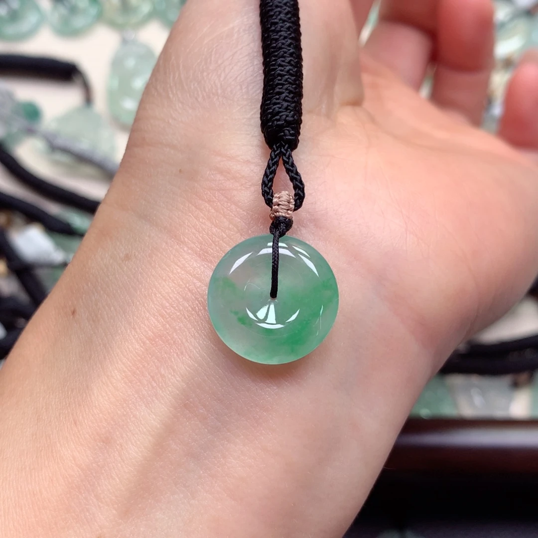 翡翠未镶嵌颈饰平安扣