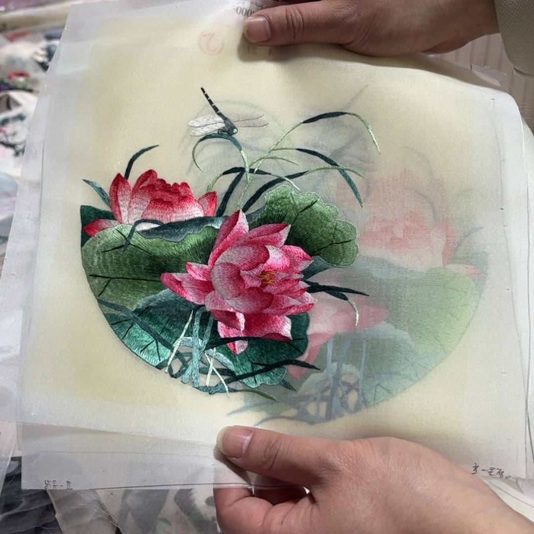 织绣纯手工制作的一款