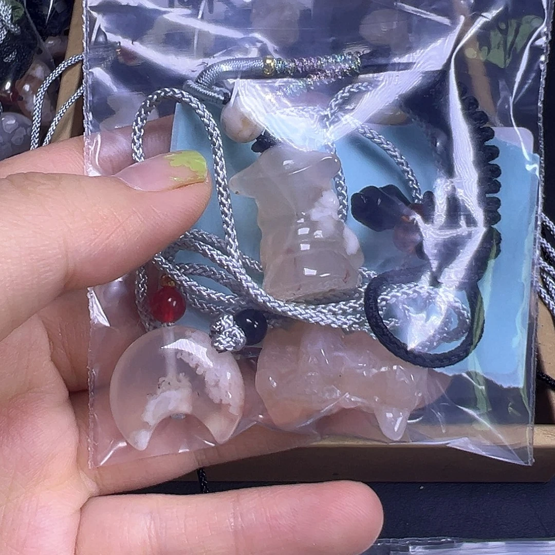 柒***）石英质玉未镶嵌挂件