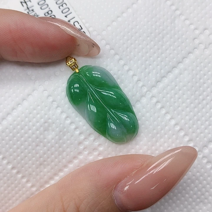 颈饰18K金镶嵌翡翠