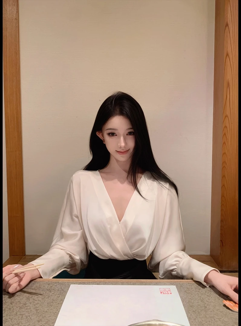 【赫本小姐】撞色V领蝙蝠袖气质衬衫绑带收腰长袖上衣