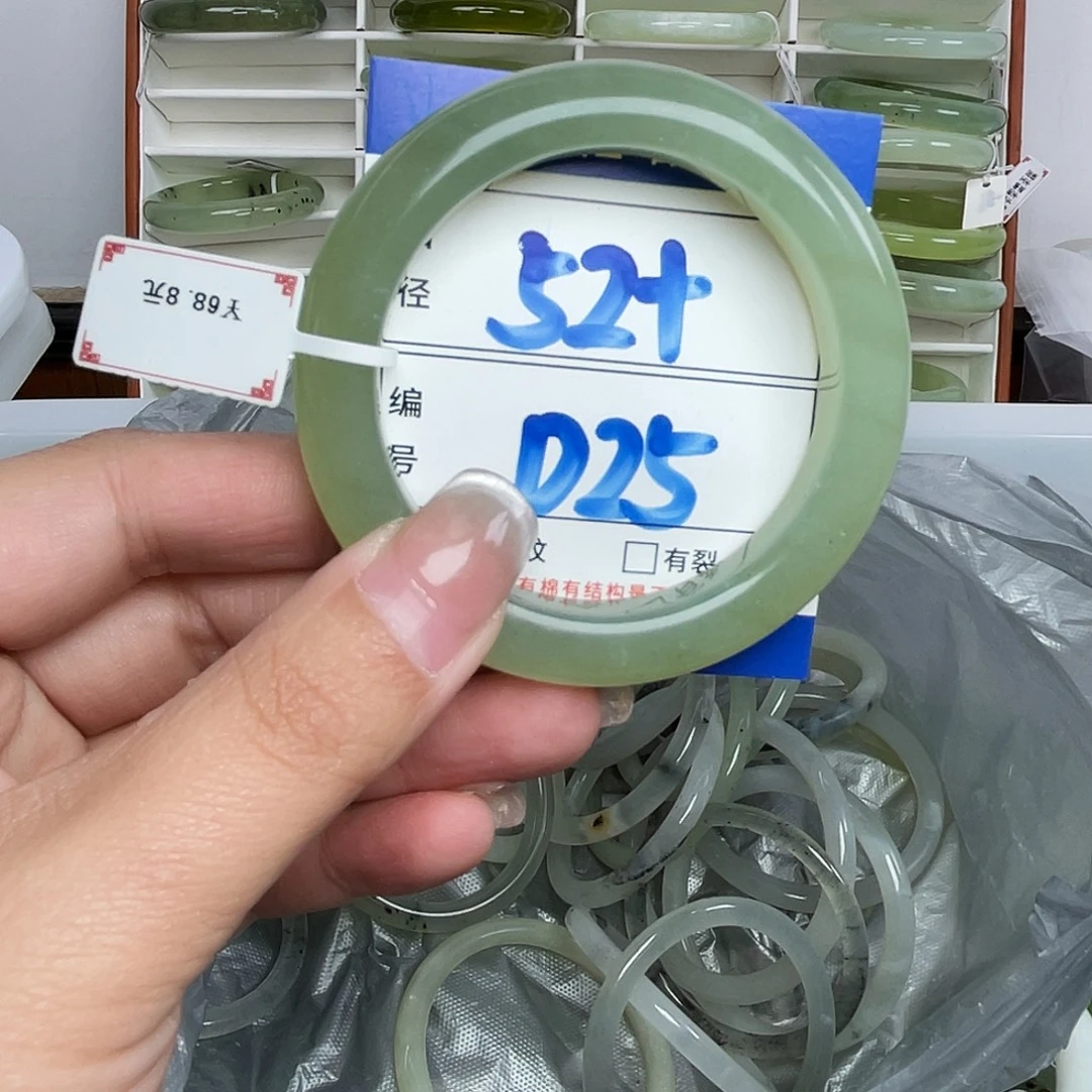 麻****岫玉未镶嵌手镯手镯