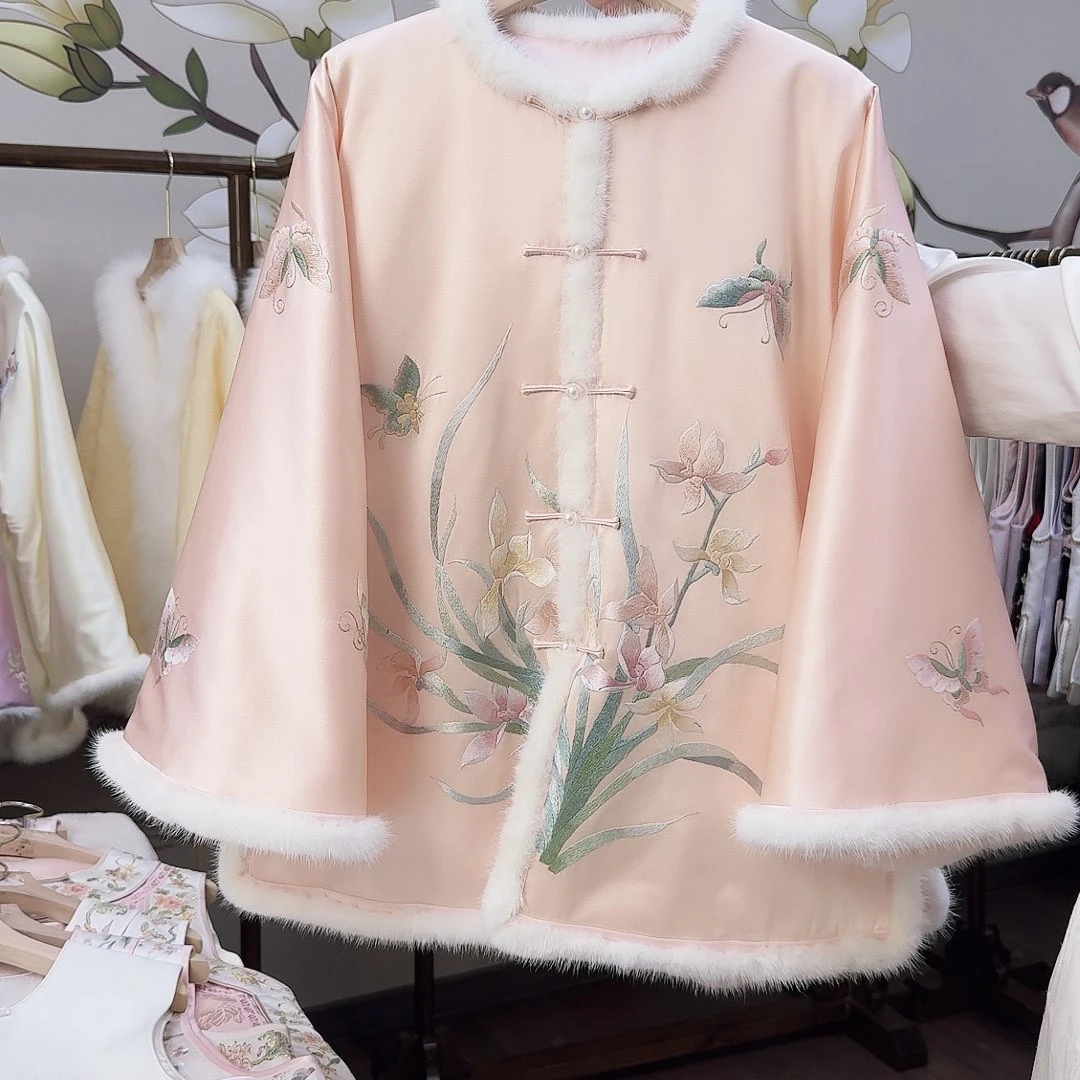 3.真丝苏绣棉服上衣