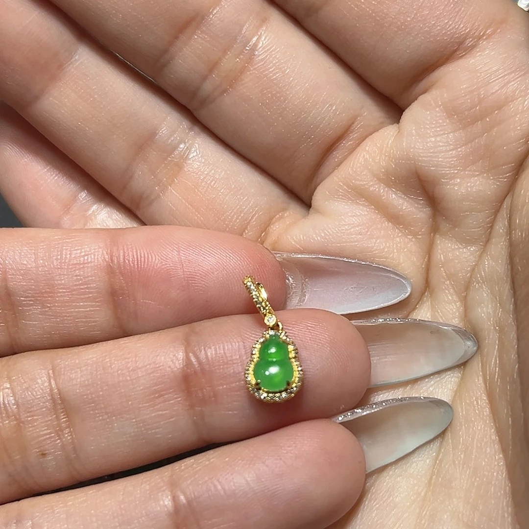 翡翠18K金镶嵌颈饰