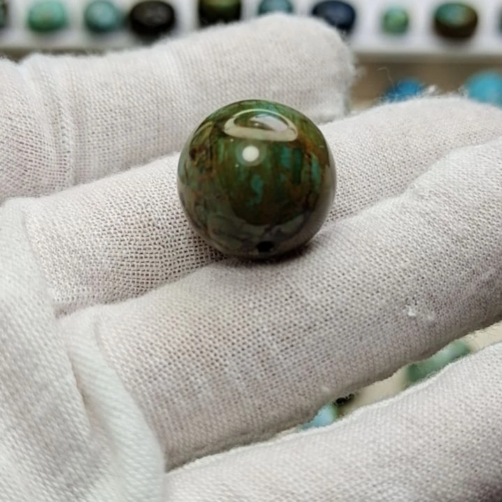 绿松石未镶嵌颈饰