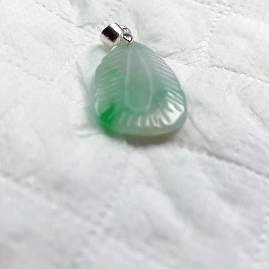 翡翠颈饰未镶嵌吊坠