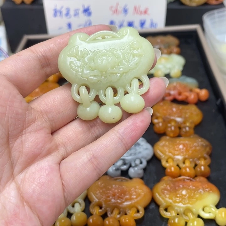 火***辰蛇纹石玉合金颈饰