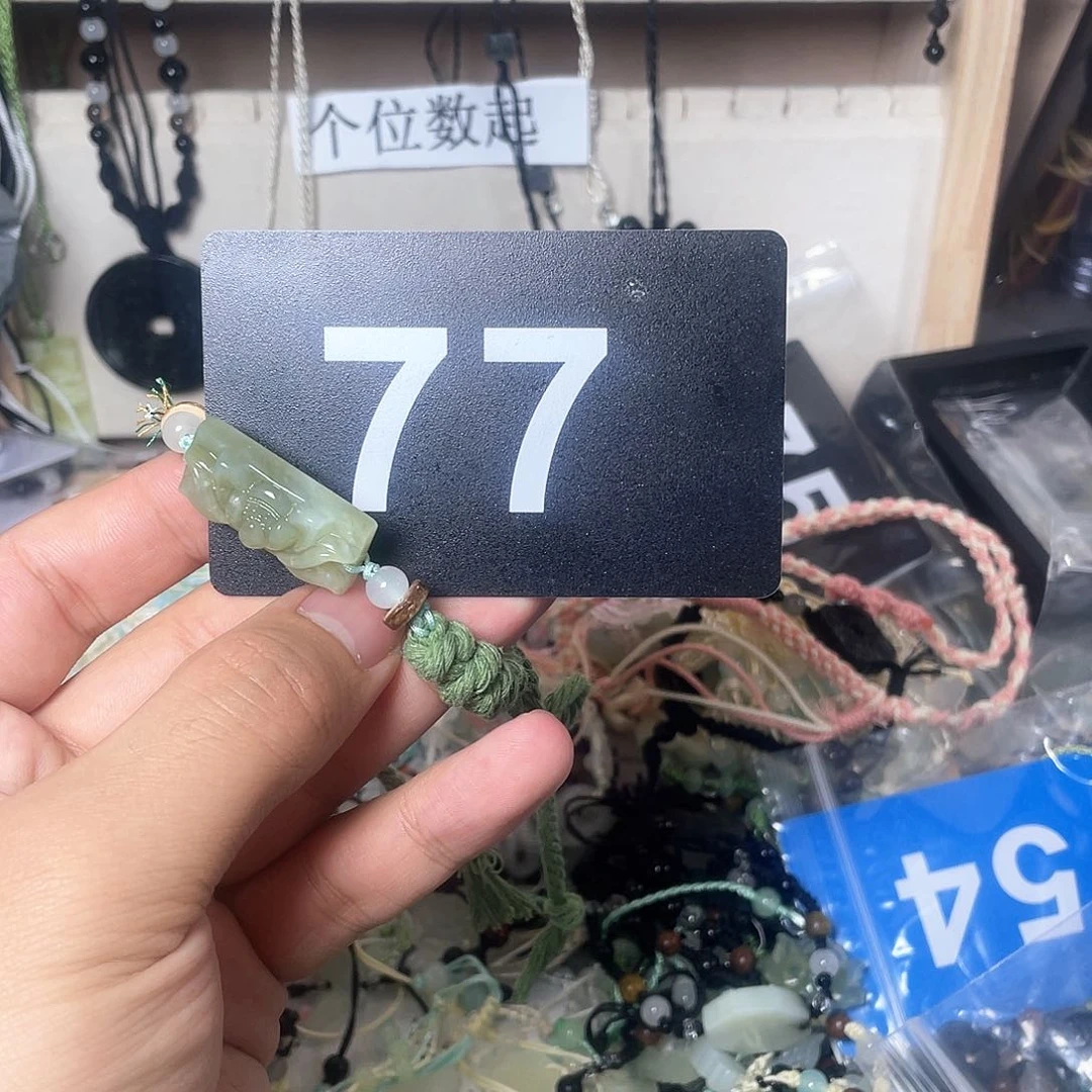 蛇纹石玉颈饰合金