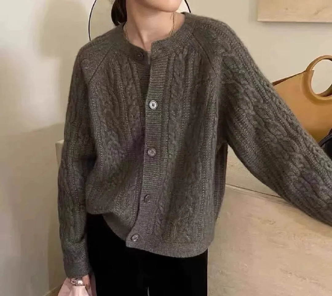 《婷婷专属》2025年纯色圆领麻花显瘦麻花针织开衫外套9090