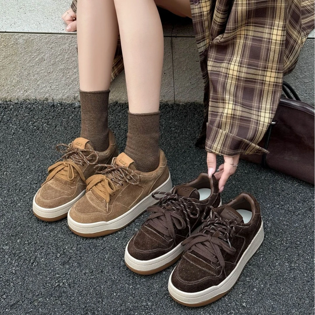 2025秋季新款圆头时尚百搭运动休闲女鞋复古美拉德小白鞋厚底板鞋