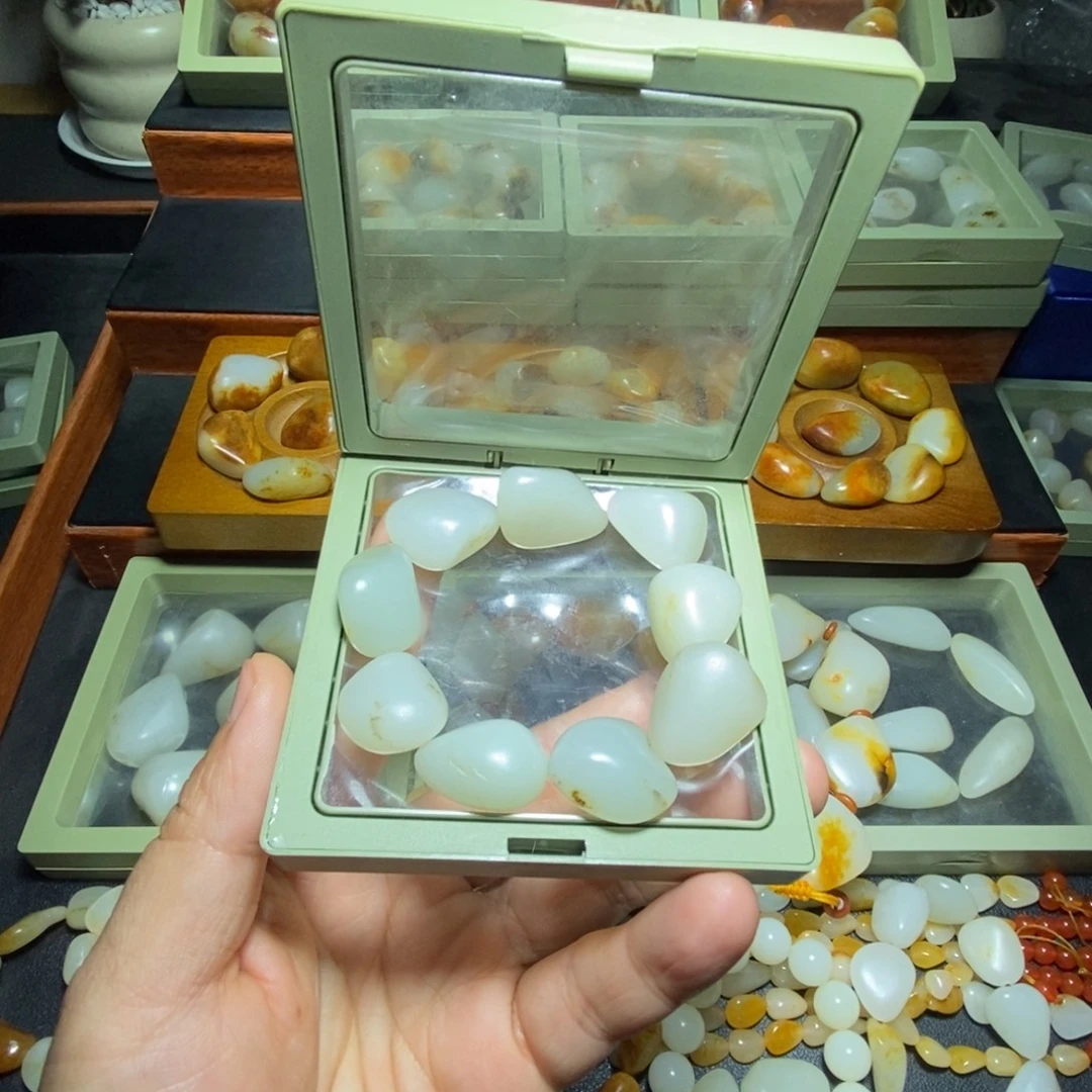 黑***马和田玉未镶嵌手串