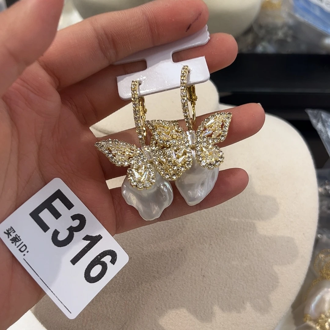 淡水珍珠合金耳饰