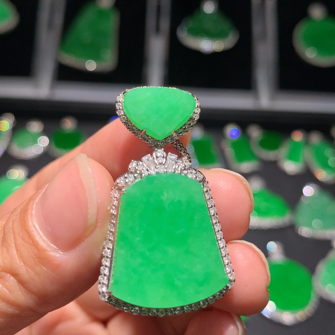 翡翠颈饰18K金镶嵌翡翠