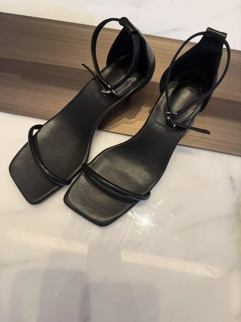 TANTAN  牛皮气质时尚方头低跟4公分凉鞋1704