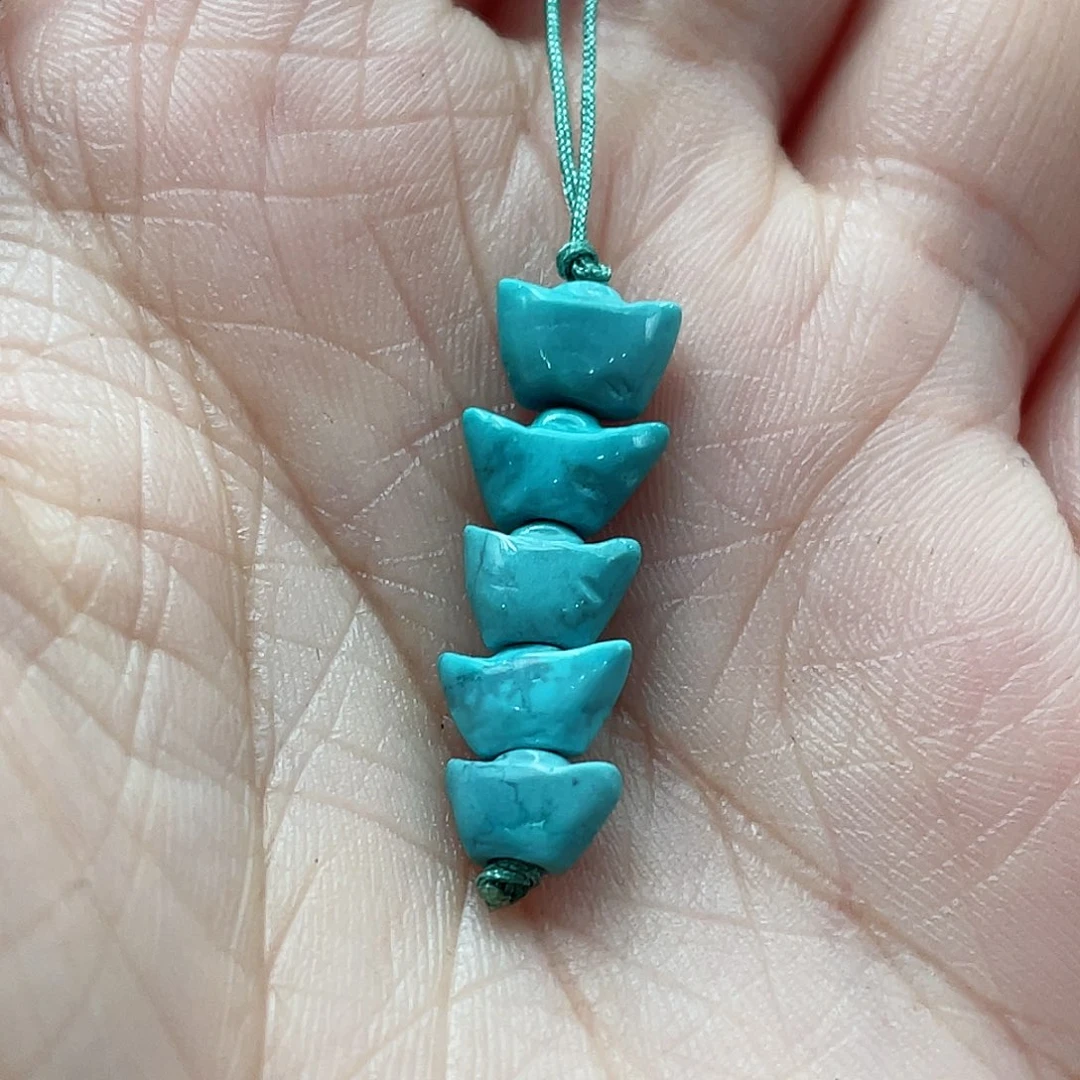 绿松石颈饰未镶嵌