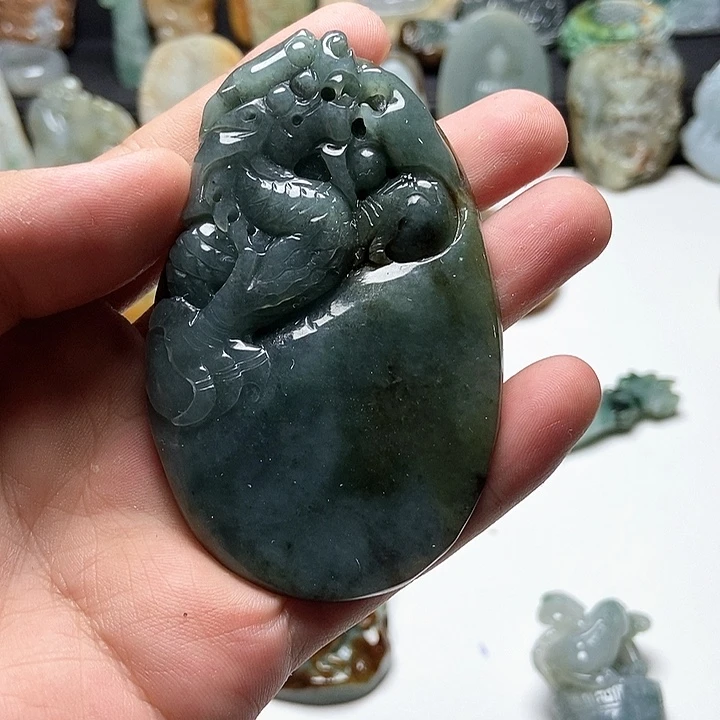 翡翠未镶嵌颈饰家****犬翡翠a货